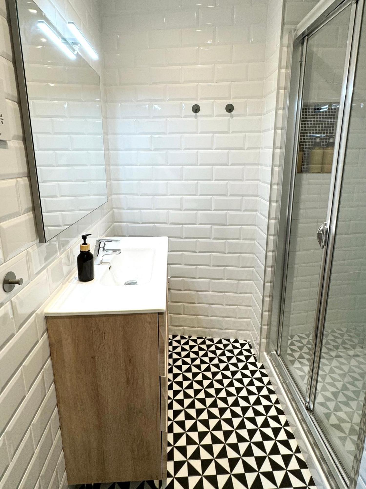 Modern City Centre Two Bedroom Windsor Apartment - Grand Central House Gibraltar Ngoại thất bức ảnh