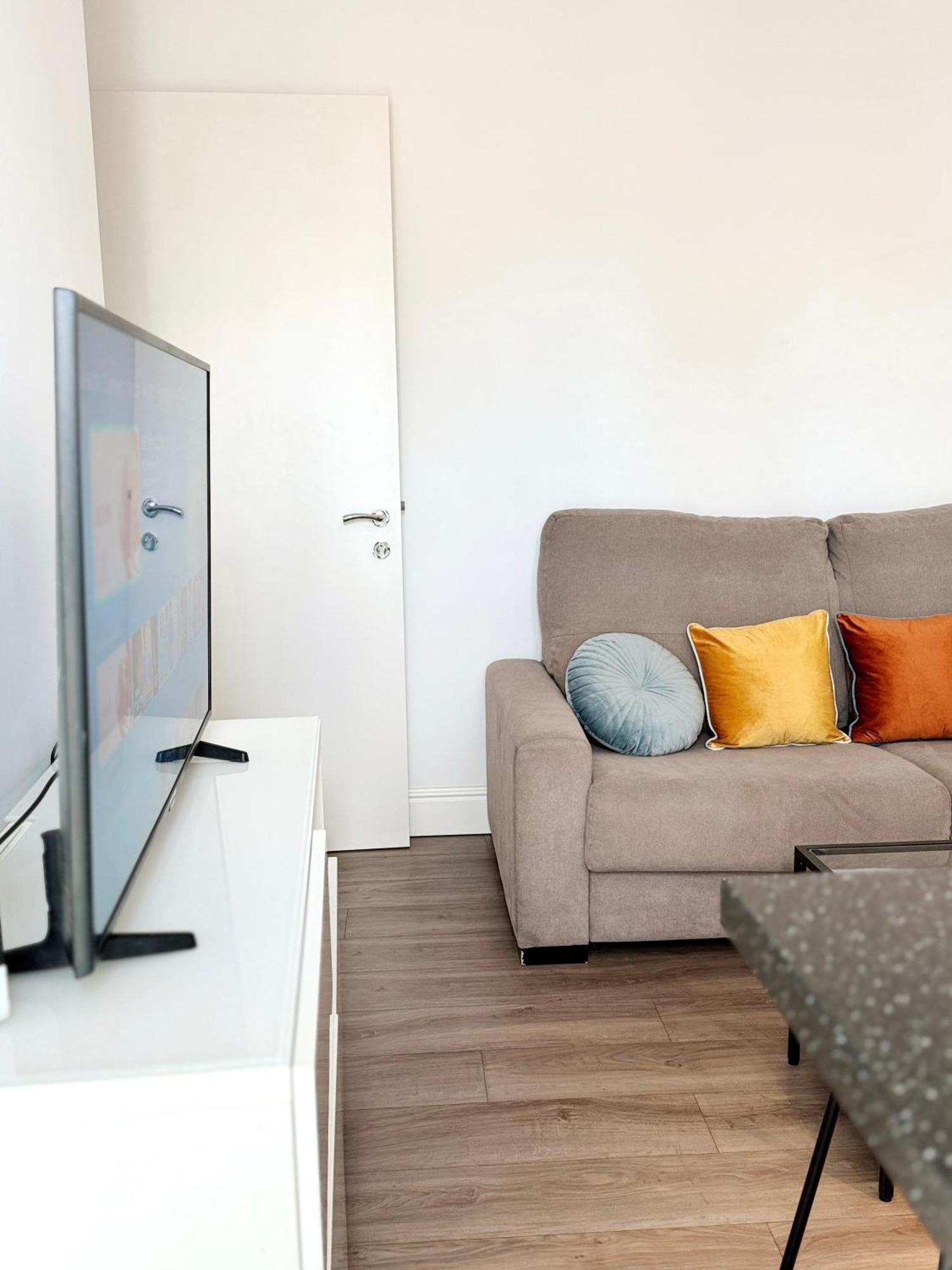 Modern City Centre Two Bedroom Windsor Apartment - Grand Central House Gibraltar Ngoại thất bức ảnh