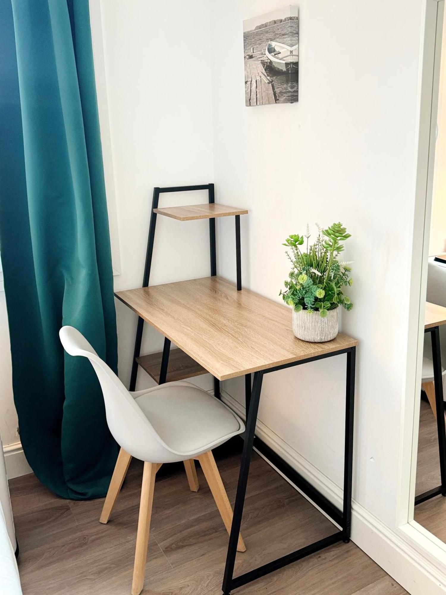 Modern City Centre Two Bedroom Windsor Apartment - Grand Central House Gibraltar Ngoại thất bức ảnh
