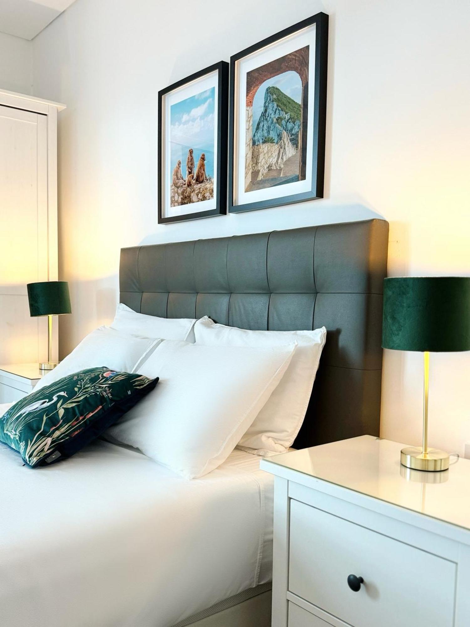 Modern City Centre Two Bedroom Windsor Apartment - Grand Central House Gibraltar Ngoại thất bức ảnh