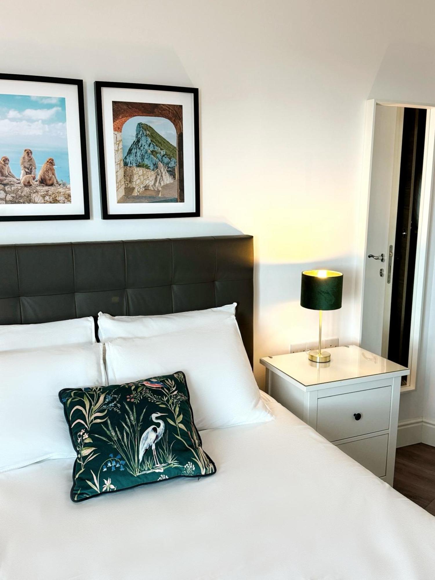 Modern City Centre Two Bedroom Windsor Apartment - Grand Central House Gibraltar Ngoại thất bức ảnh