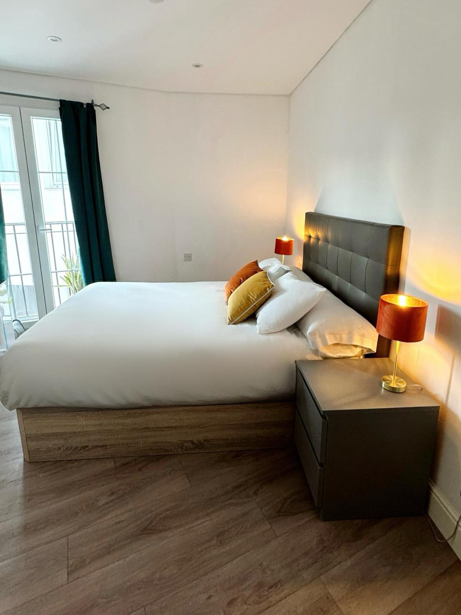 Modern City Centre Two Bedroom Windsor Apartment - Grand Central House Gibraltar Ngoại thất bức ảnh