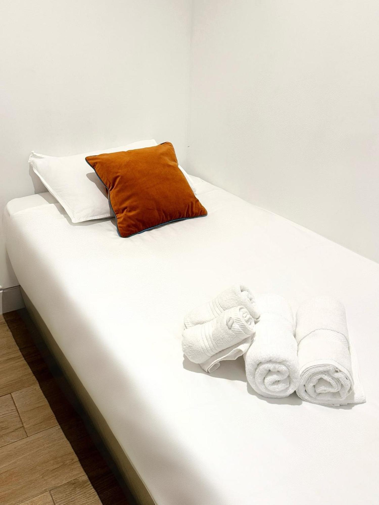 Modern City Centre Two Bedroom Windsor Apartment - Grand Central House Gibraltar Ngoại thất bức ảnh