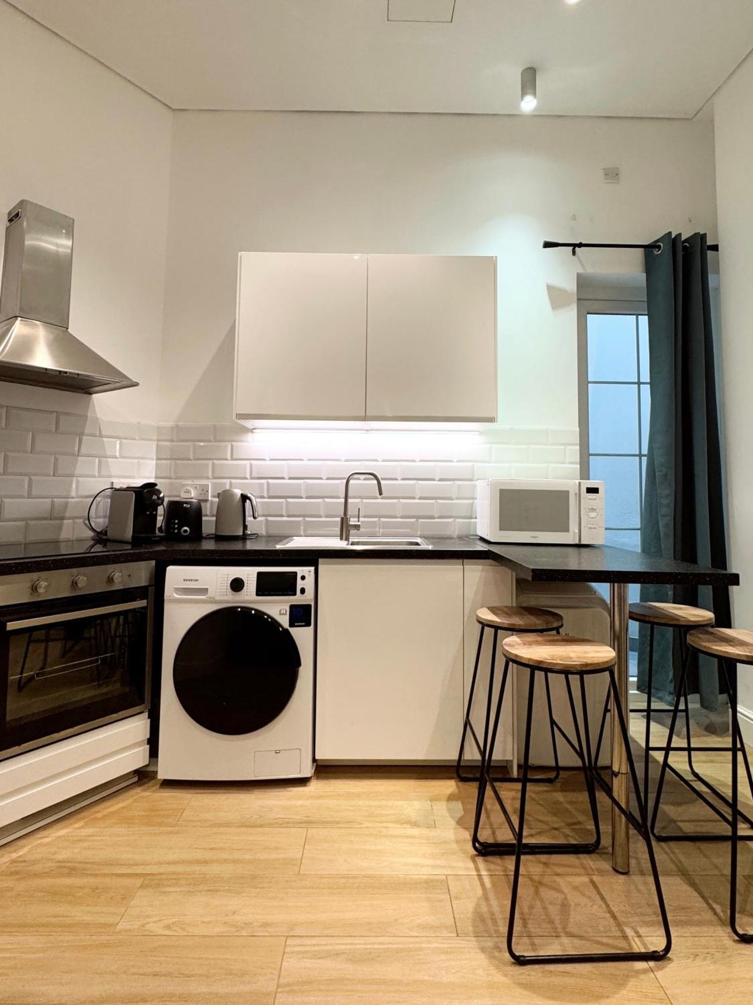 Modern City Centre Two Bedroom Windsor Apartment - Grand Central House Gibraltar Ngoại thất bức ảnh