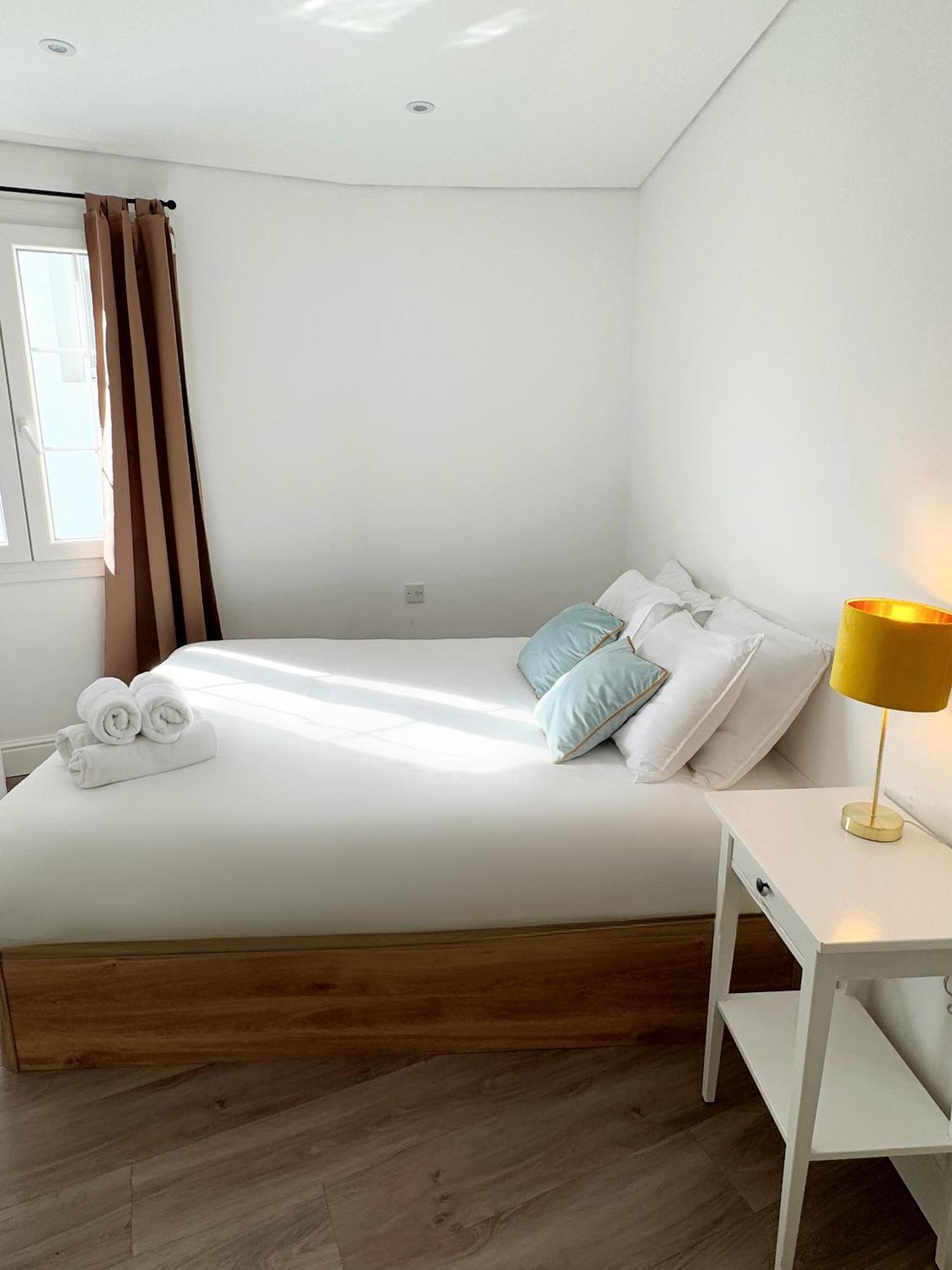 Modern City Centre Two Bedroom Windsor Apartment - Grand Central House Gibraltar Ngoại thất bức ảnh