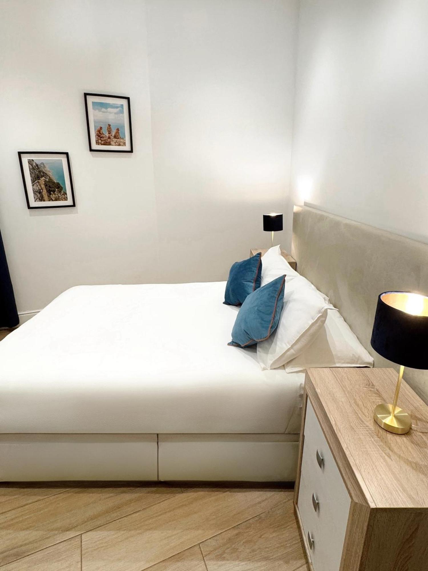 Modern City Centre Two Bedroom Windsor Apartment - Grand Central House Gibraltar Ngoại thất bức ảnh